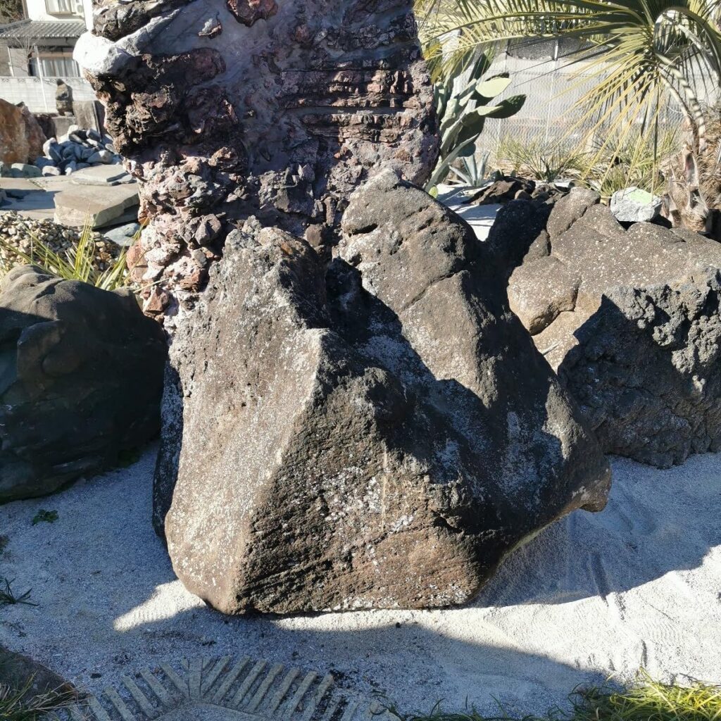 鳥海石の画像