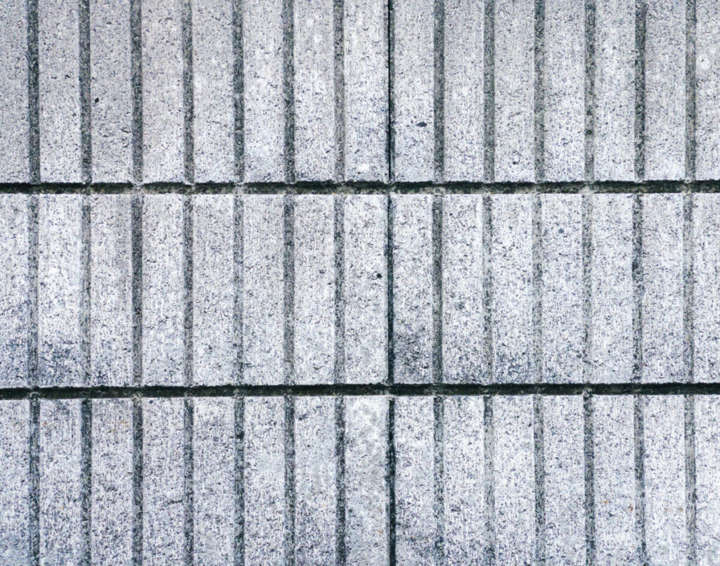 和風の雰囲気のブロック塀の写真