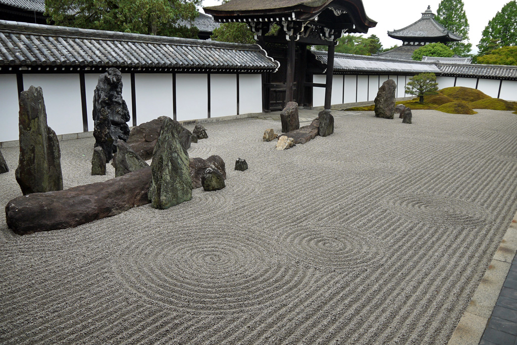 枯山水と石組の画像