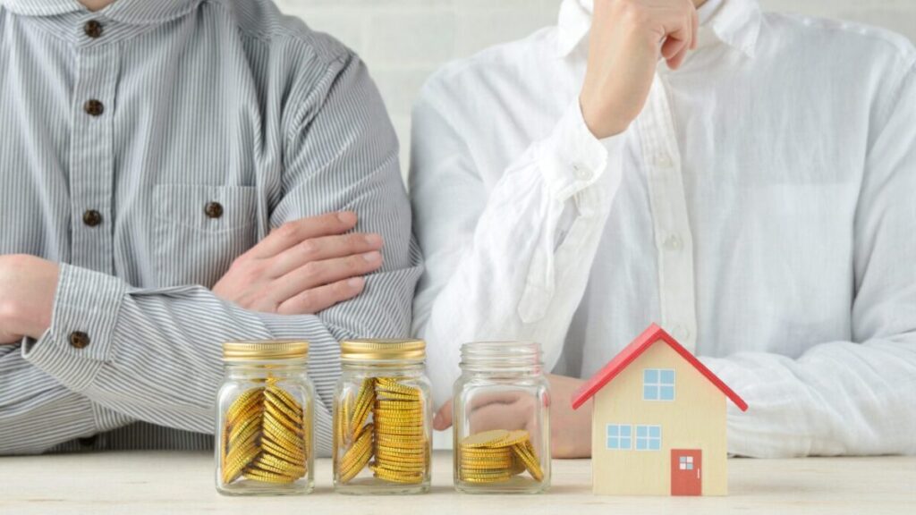 家主とお金の写真