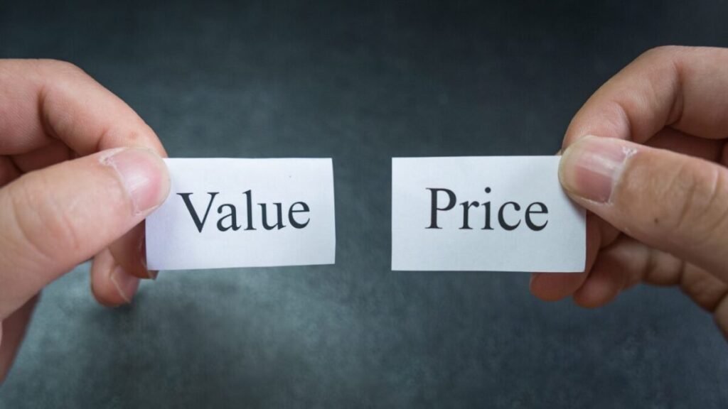 VALUEとPRICEと書かれた紙の写真