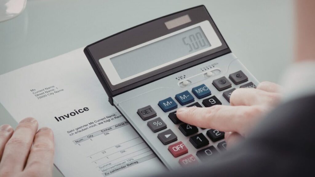 見積もりと電卓の画像