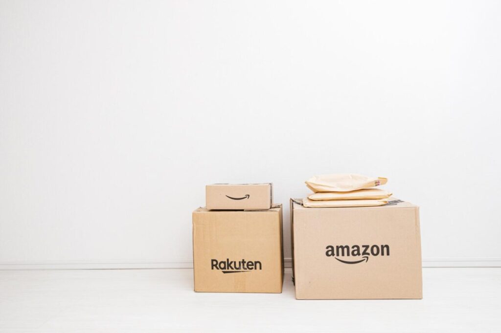 アマゾンと楽天の段ボールの写真