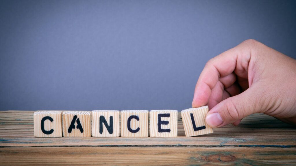 英語でCANCELとブロックに書かれた素材画像